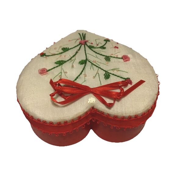 Heart Box Rosebuds Flower Embroidered White Red 5x5 Wooden Vintage Valentine - Picture 4 of 8